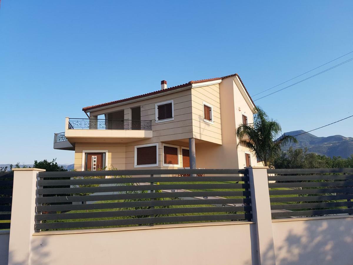 Dimitris Villa Aigio Esterno foto